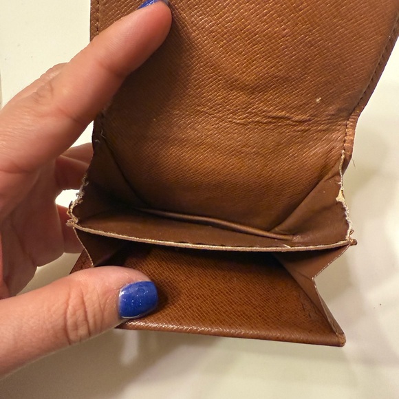 Louis Vuitton Monogram Coin Purse - Picture 4 of 8